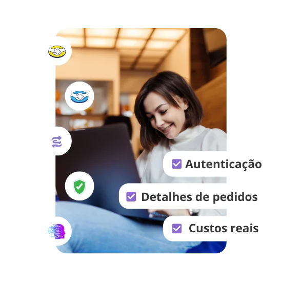 Mulher morena segurando um notebook
